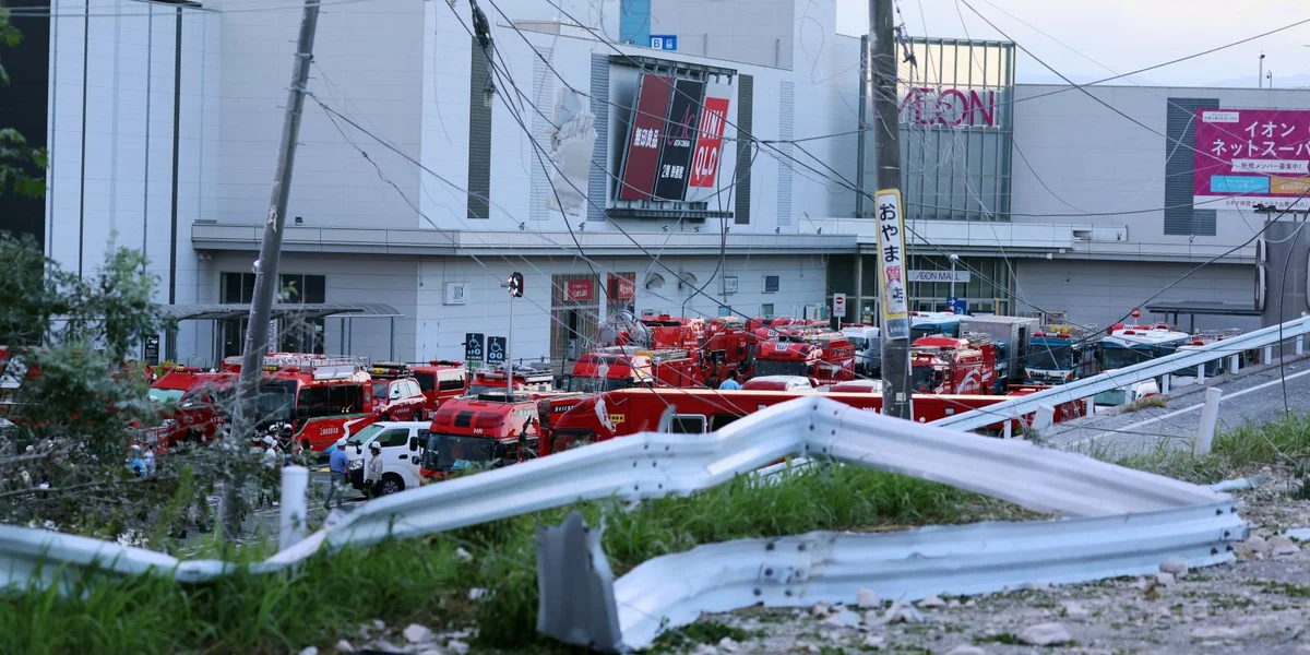 Nom Äerdbiewen a Japan klëmmt de Bilan vun den Doudesaffer op 18 | ©  EPA/JIJI PRESS JAPAN OUT