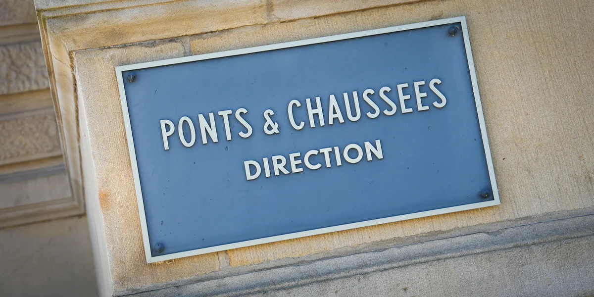 Eng 130 Stroosse-Chantiere lafe grad parallel - Wéi geréiert Ponts et Chaussées dat? | © Radio 100,7