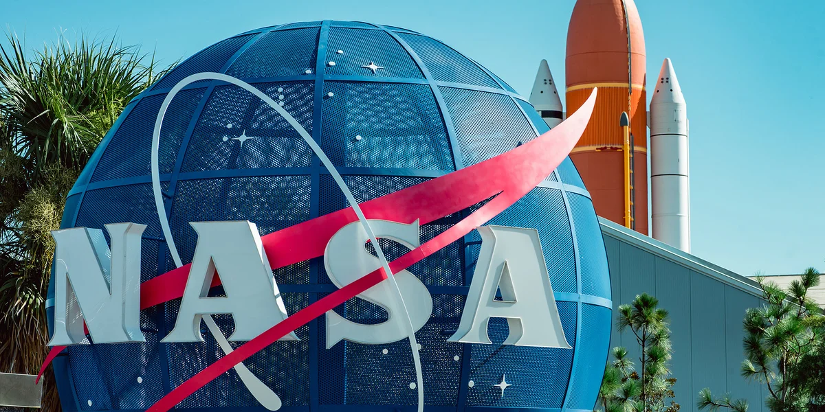 Véier Astronauten waarden op hiren Start Richtung Mound | © Bigstock